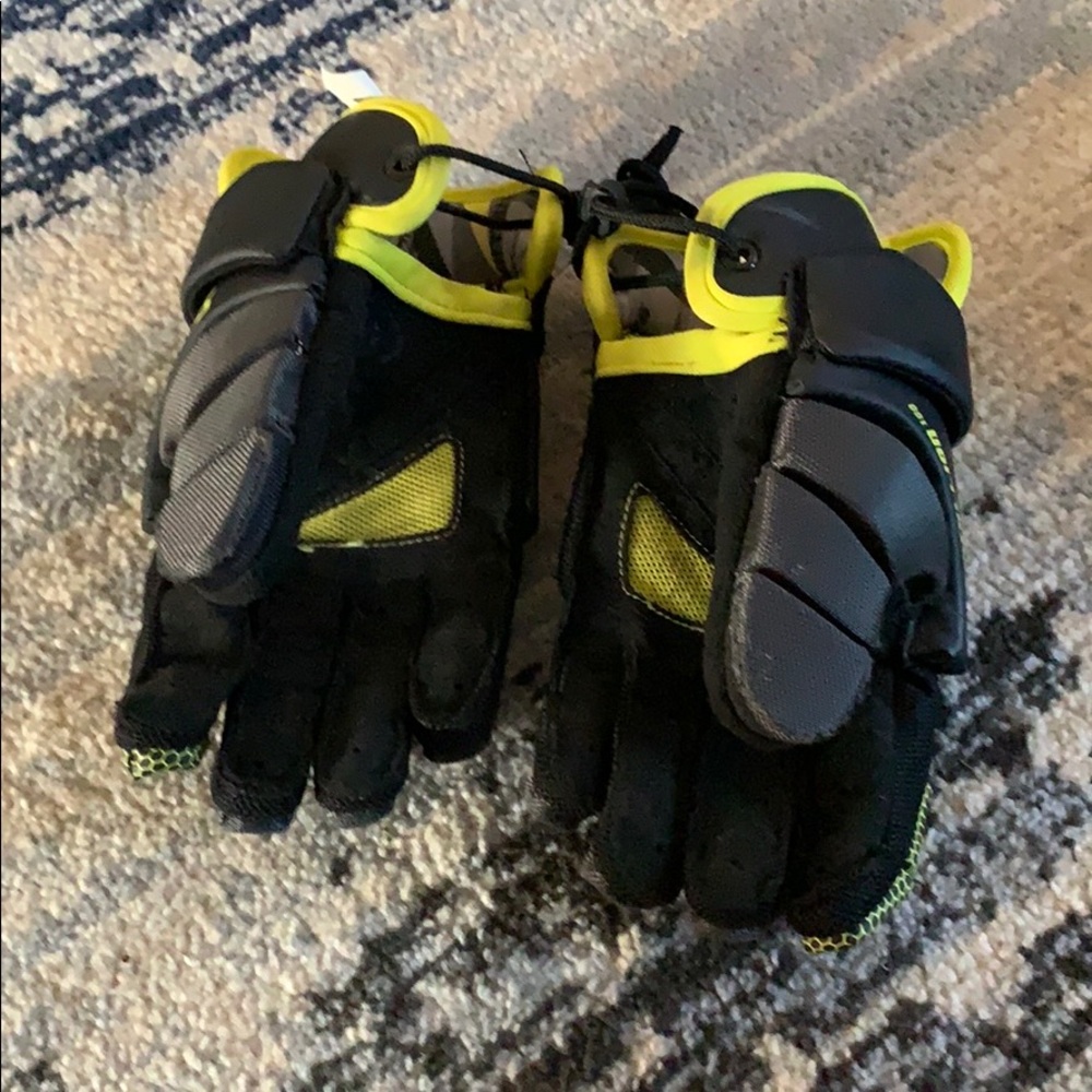 Lacrosse gloves